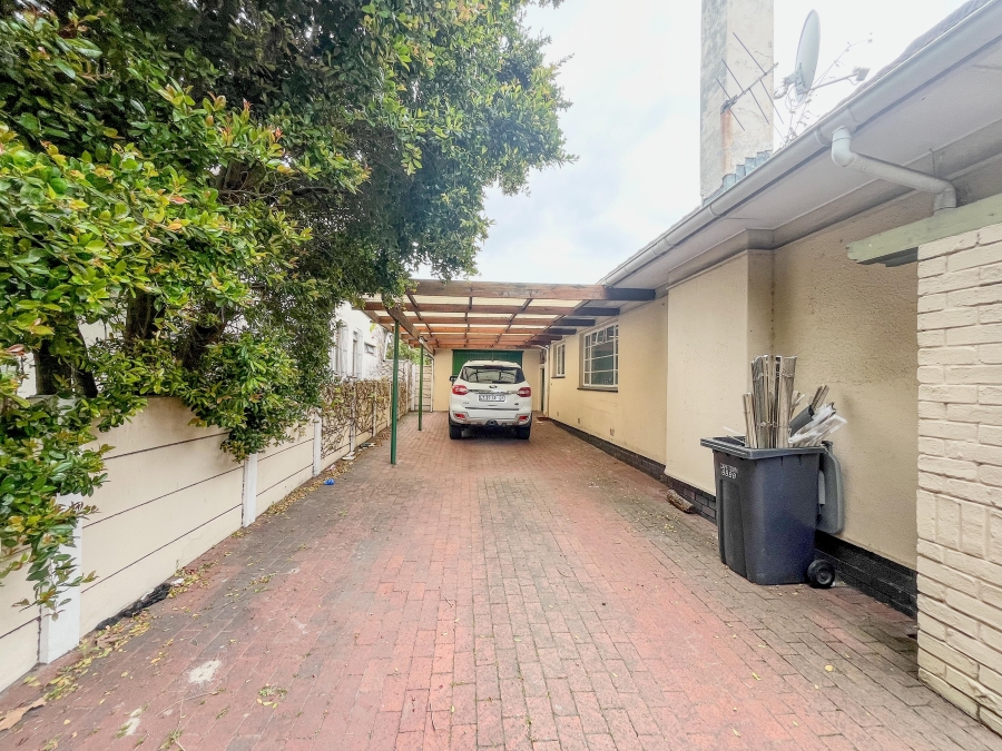 To Let 4 Bedroom Property for Rent in Pinelands Western Cape